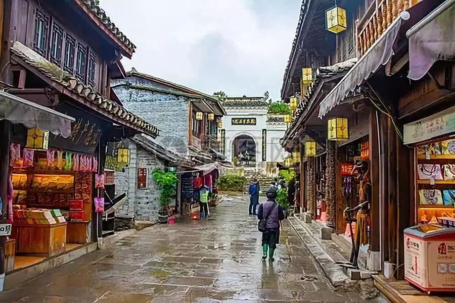 逆行风雪中 守护“生命线”